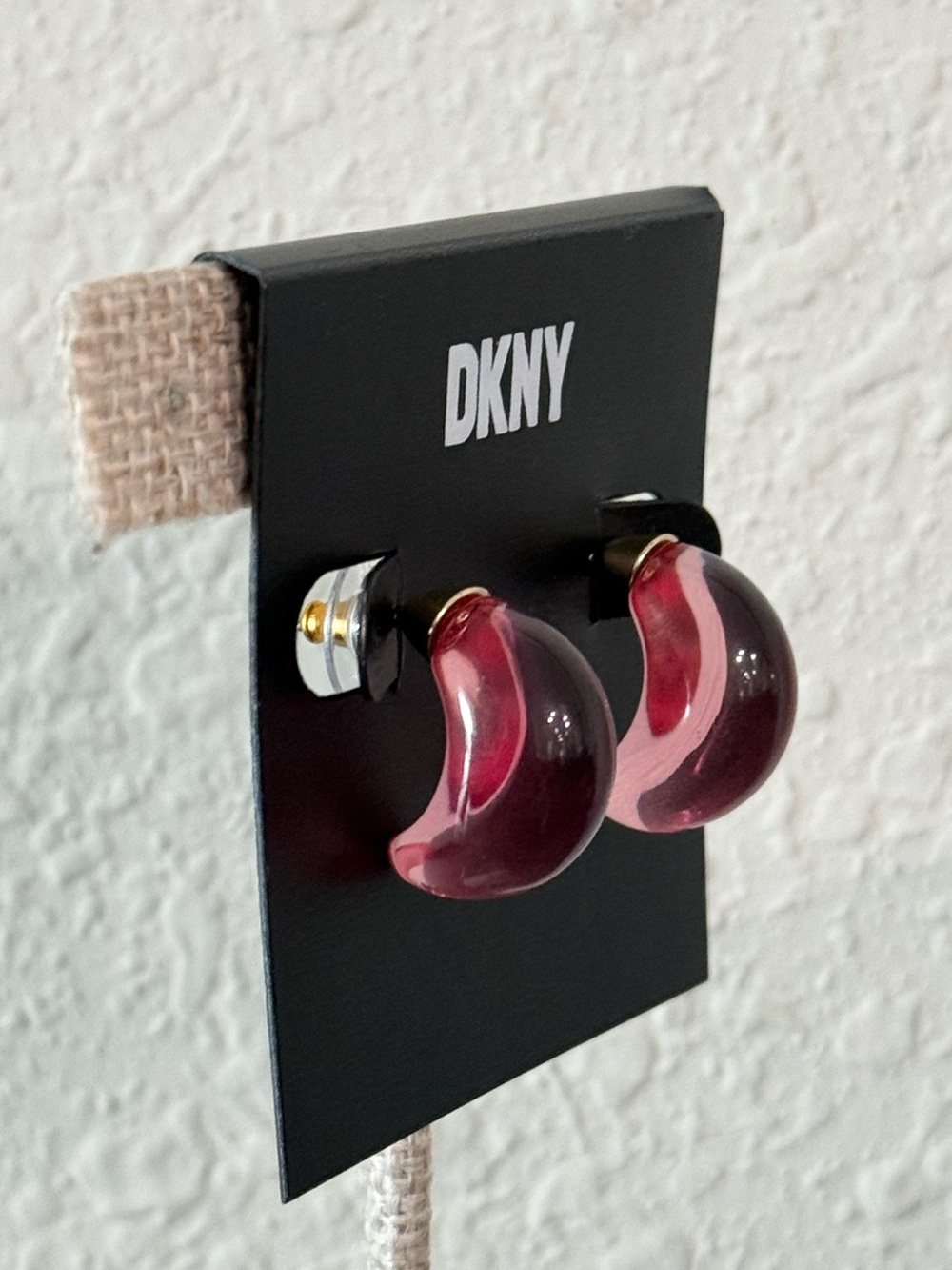 DKNY